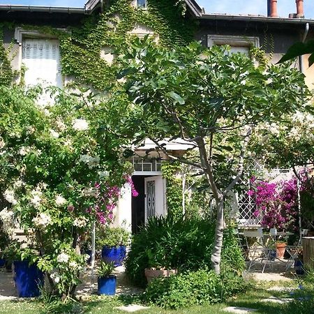 Bed and Breakfast Les Petits Poissons Aviñón Exterior foto